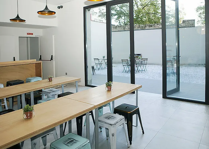 Meeting Point Hostel *